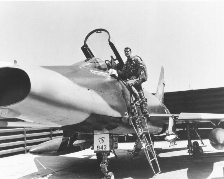 Jim Thames in F-100 943 - Vietnam